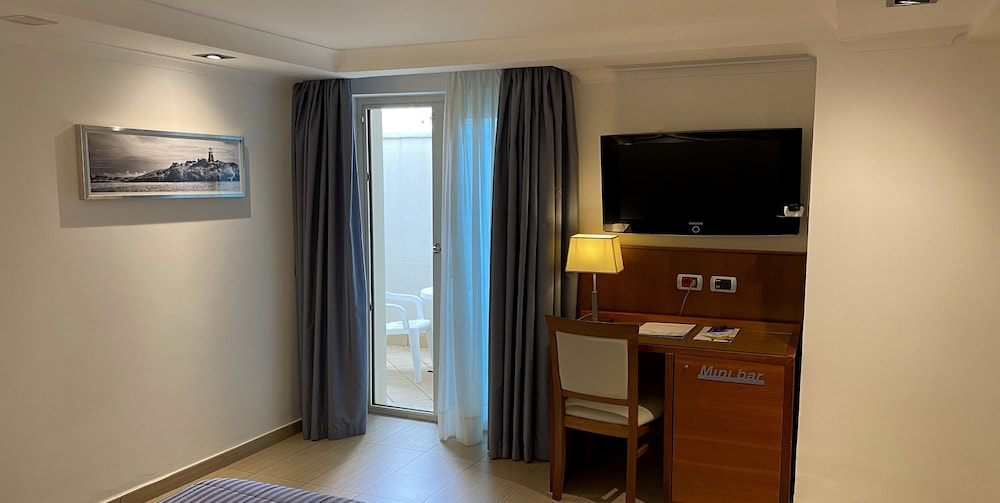 HOTEL OLIMPICO 35/67