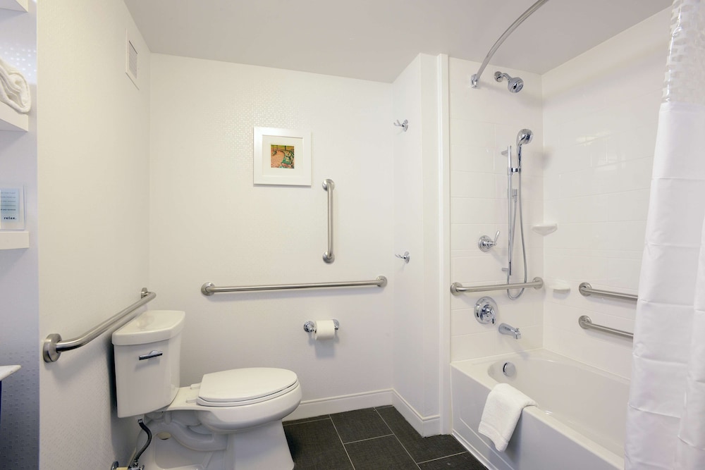 Hampton Inn Suites Cincinnati Kenwood Oh 11/43