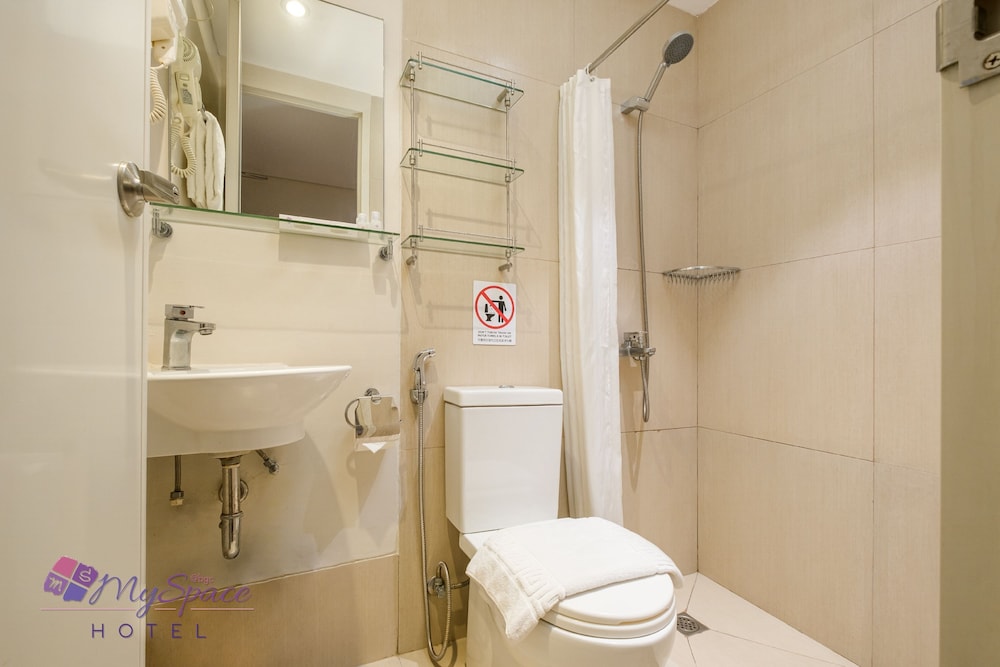 Myspace Hotel At Bgc 22/70