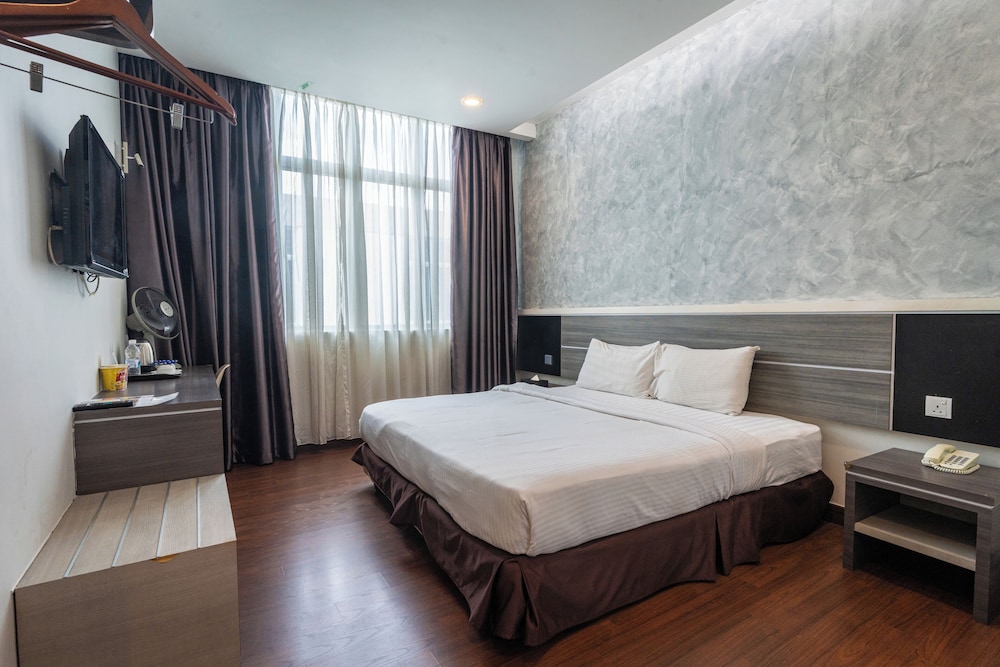 Indra Hotel 29/58
