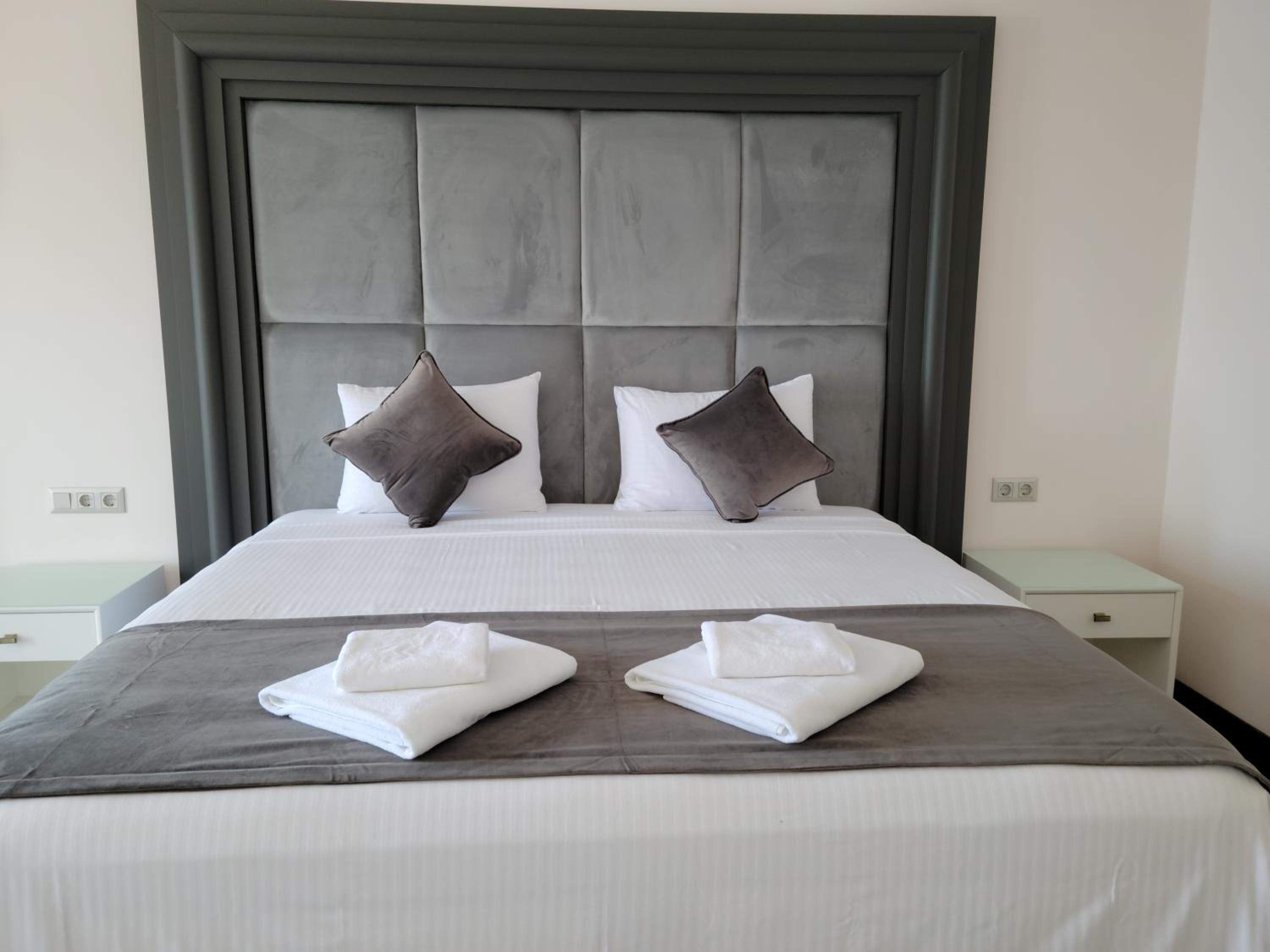 غرفة بسرير كينج بإطلالة على البحر، Mediteran Hotel 4/10