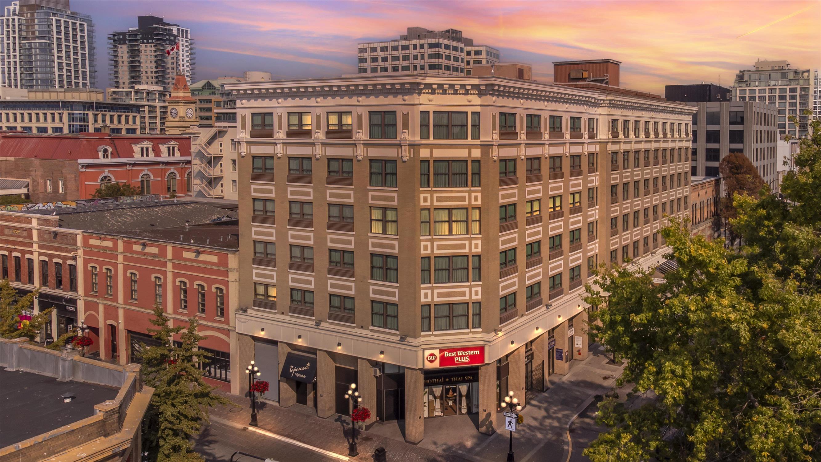 Best Western Plus Carlton Plaza Hotel 2/43