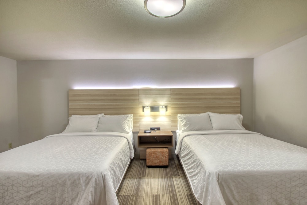 Holiday Inn Express Hotel And Suites Milwaukee Airport 10/74