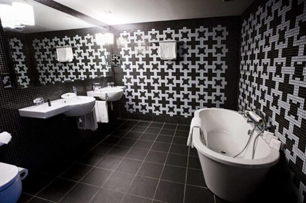 The Fitzwilliam Hotel Belfast 24/66