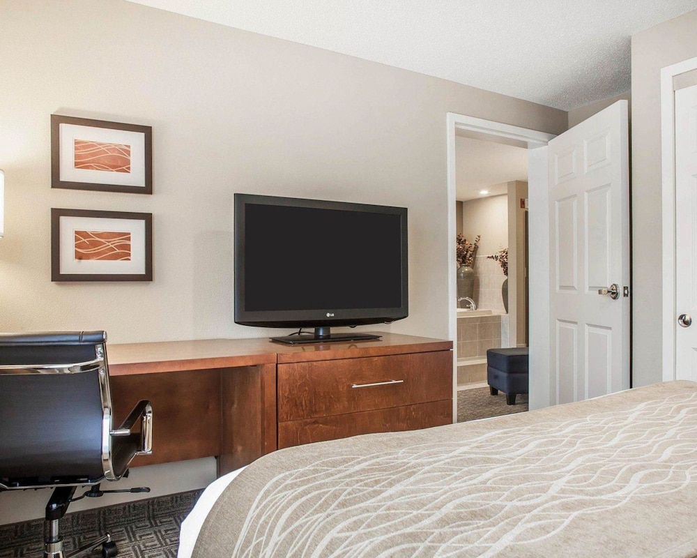 Comfort Inn & Suites Sturbridge-Brimfield 49/54