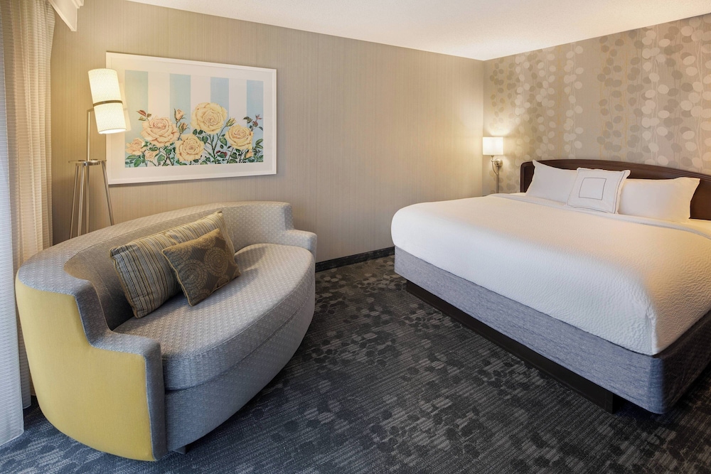 Room, King Bed, Ocean Front, Sofa, Accessible