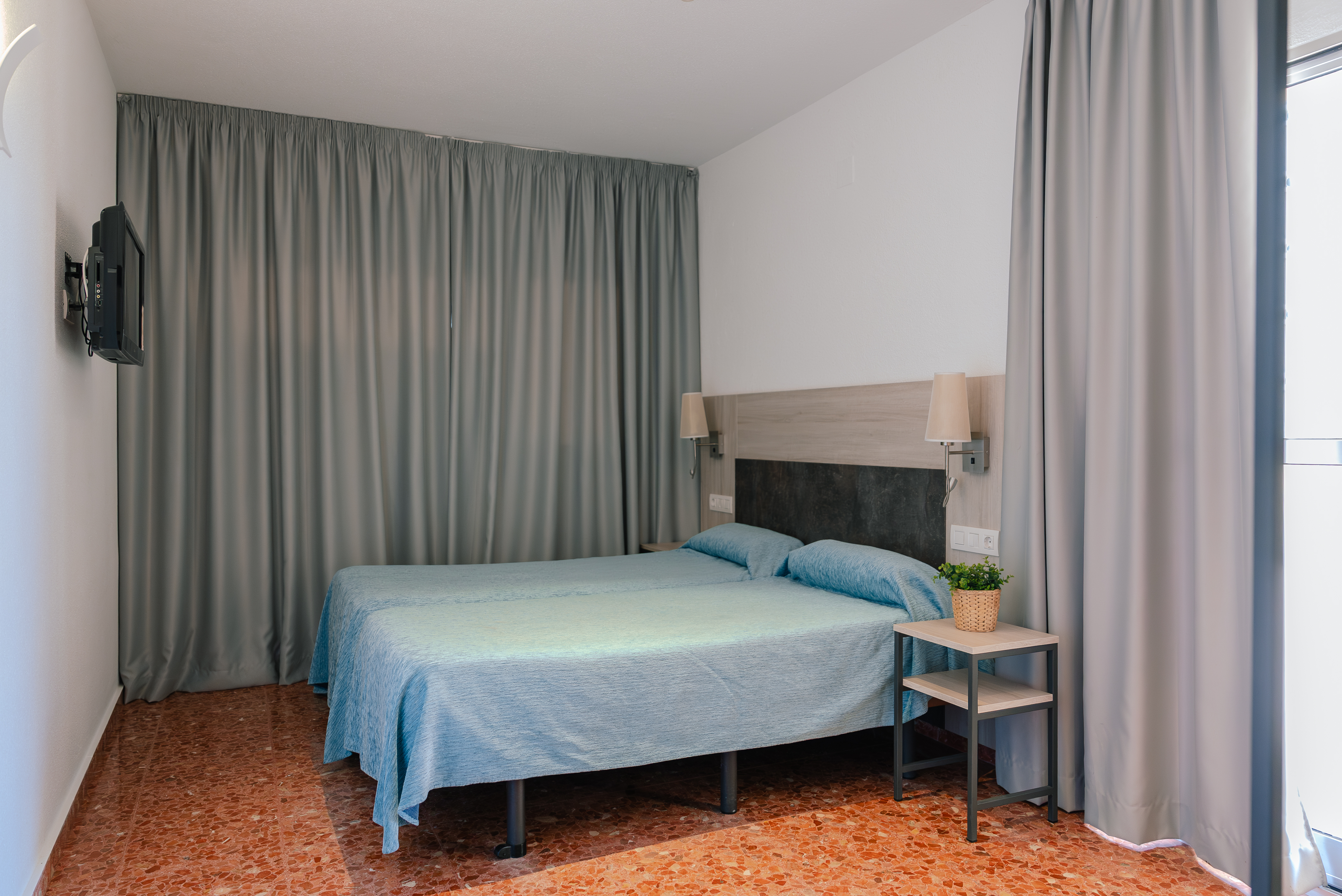L Room