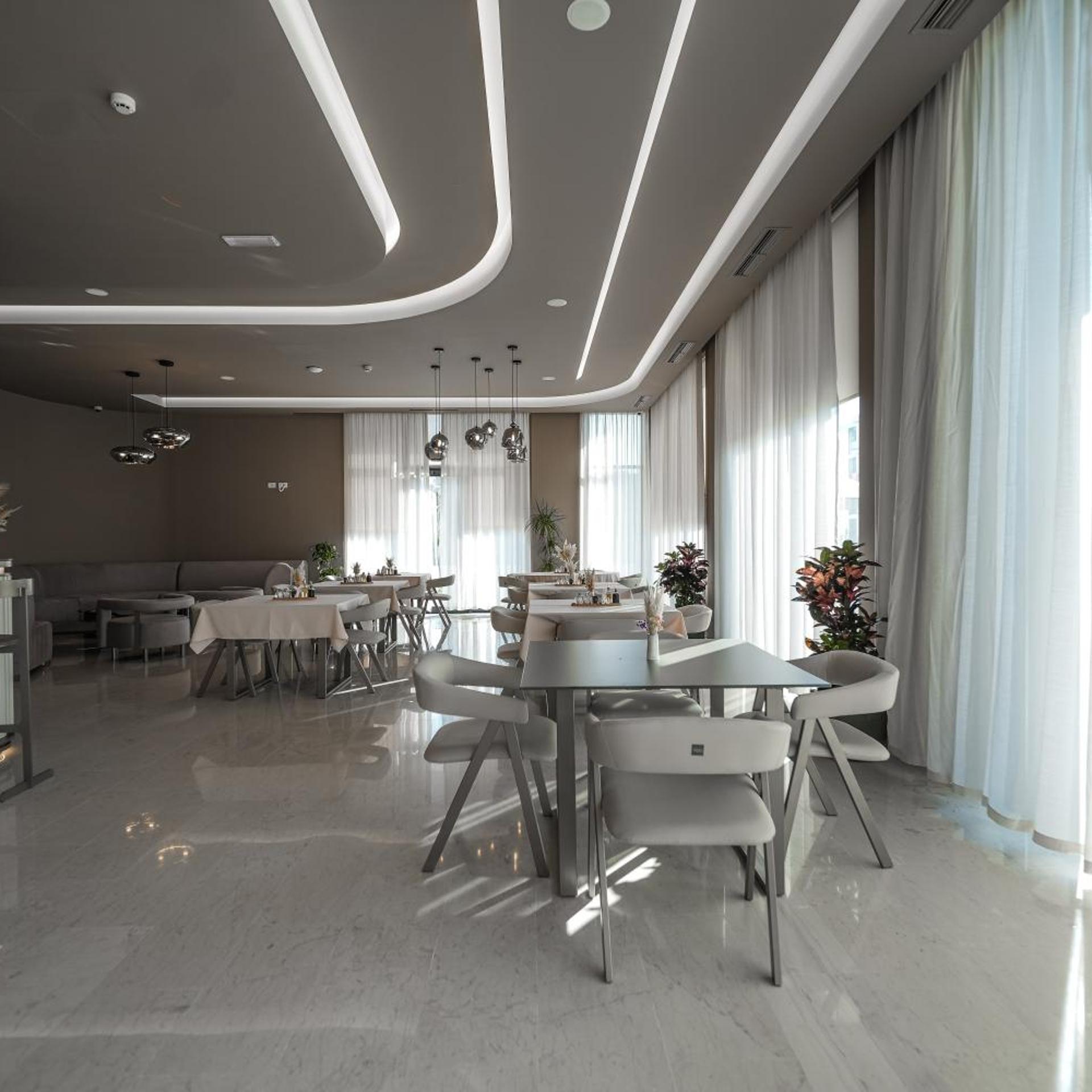 Naos Luxury Hotel 56/62