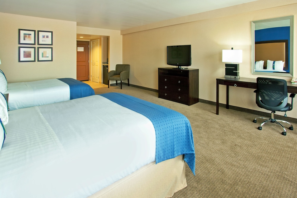 Holiday Inn & Suites Phoenix Airport 30/79