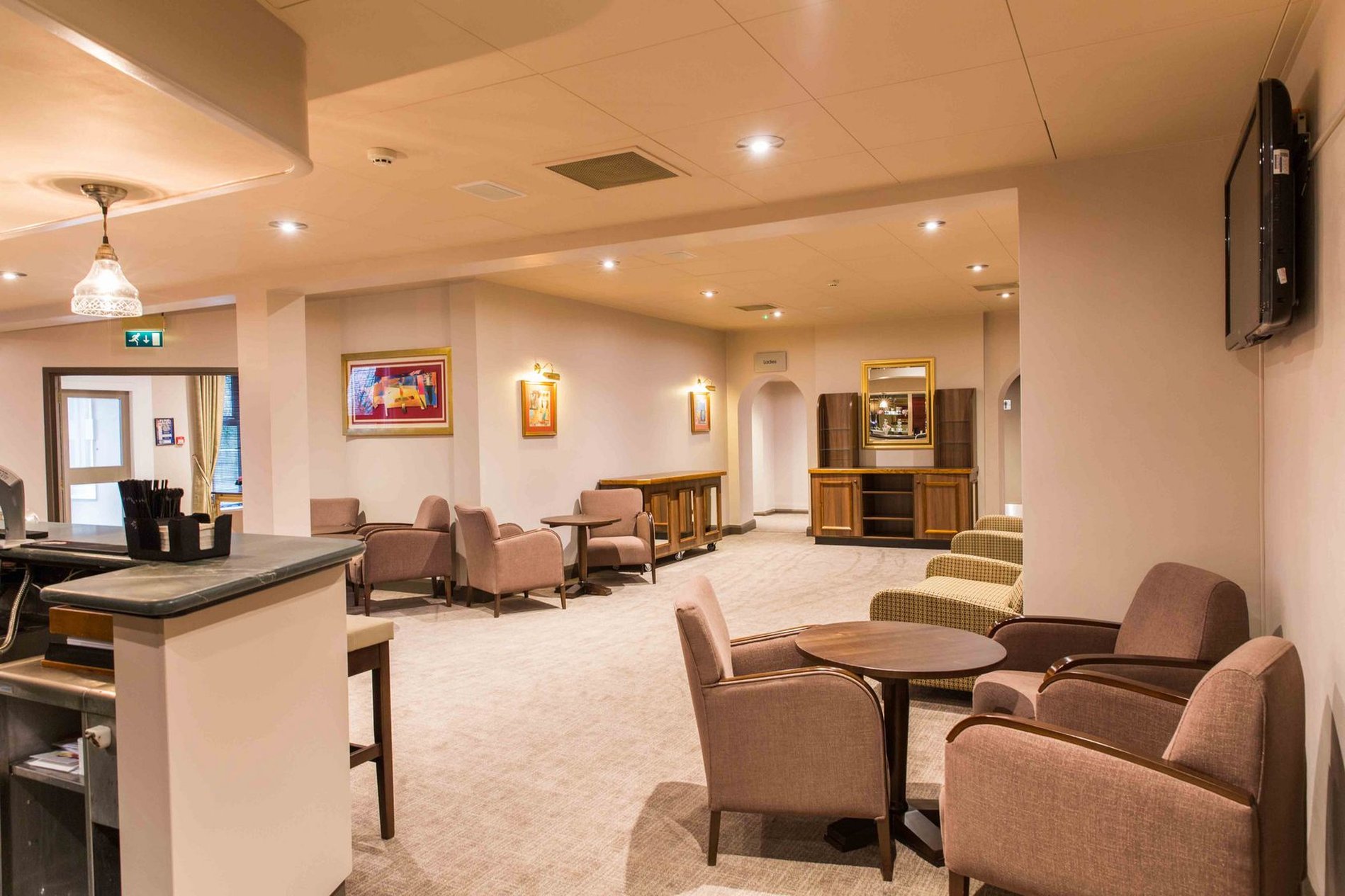 Hogs Back Hotel And Spa 18/26