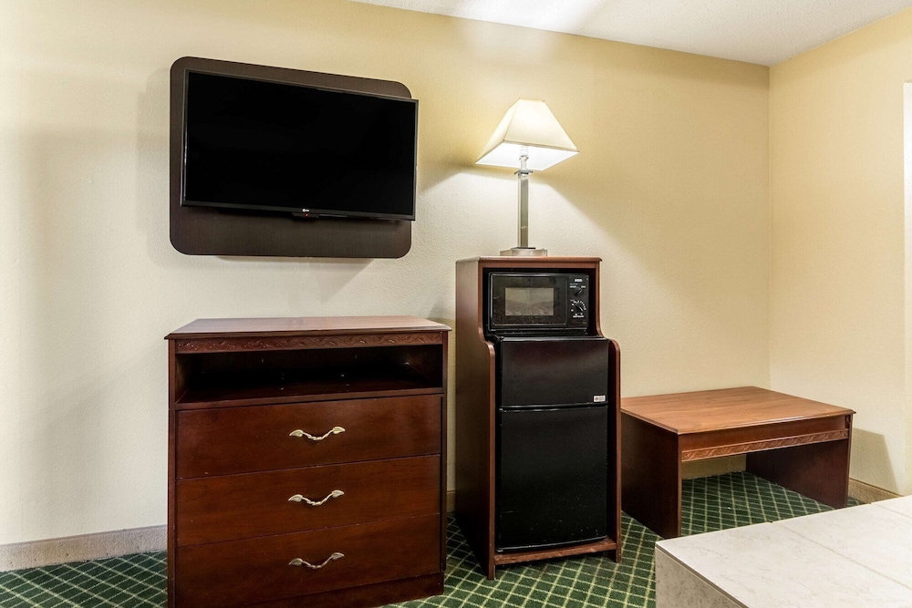 Motel6 Kenly, NC 27/41