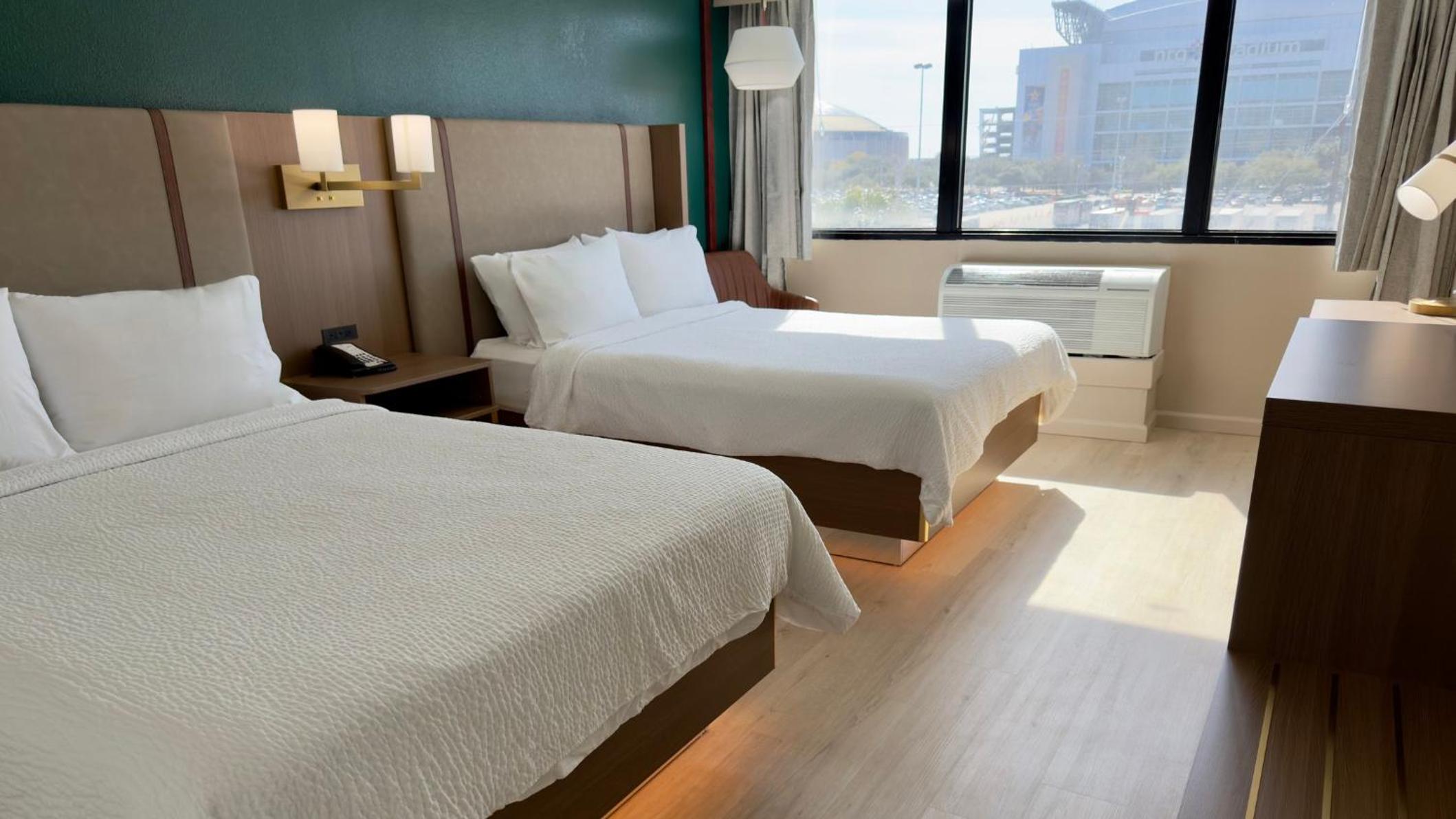 Premium, 2 Queen Beds, Stadium View, Middle Floor