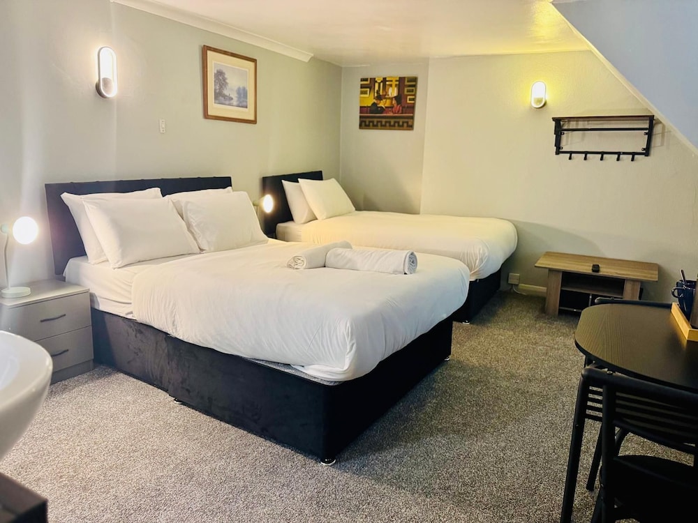 Kirkdale Hotel 15/30
