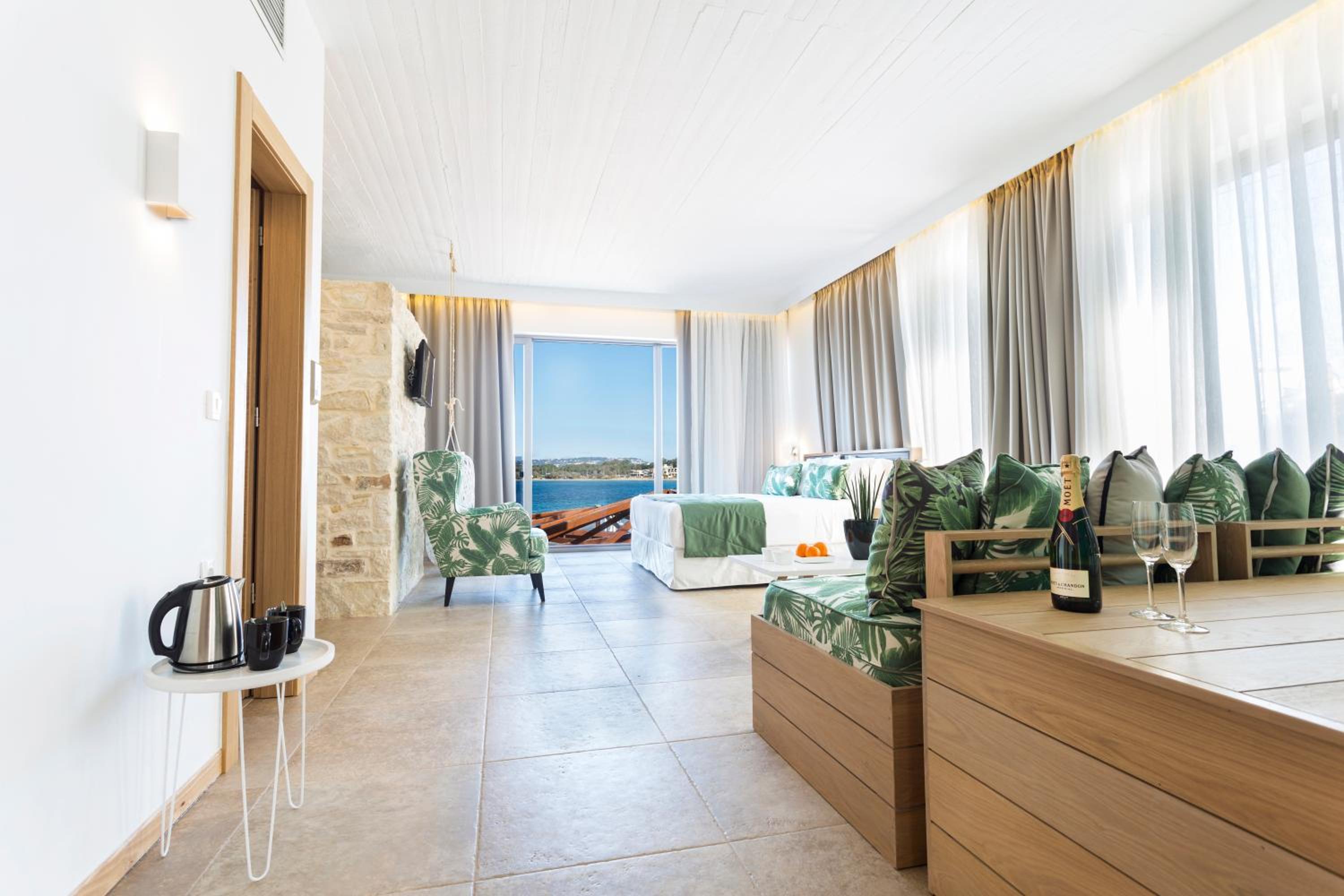 Kalamaki Luxury Suites 36/51
