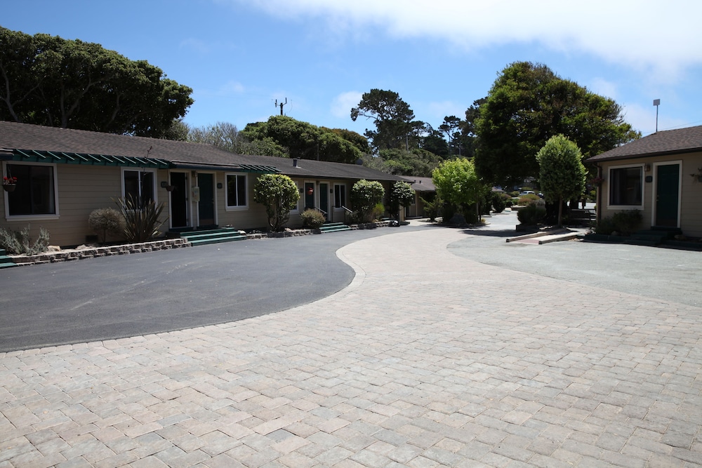 Sea Breeze Inn And Cottages 64/75