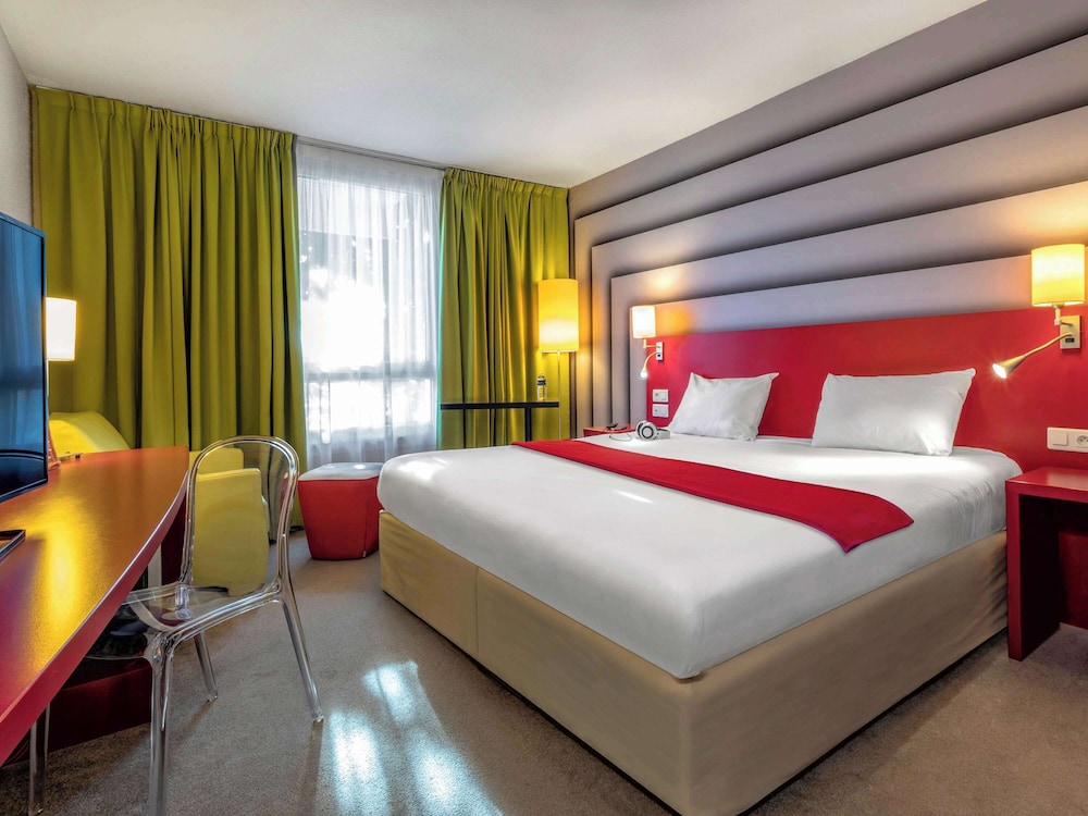 STANDARD, DOUBLE BED, SOFA, BATHTUB