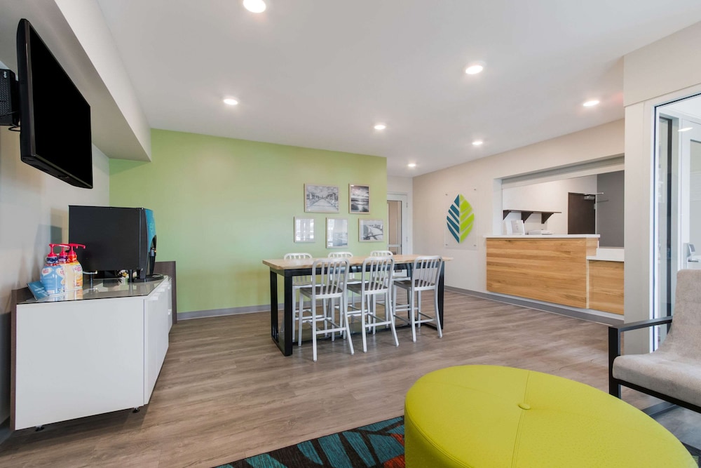 WoodSpring Suites Tamarac 7/50