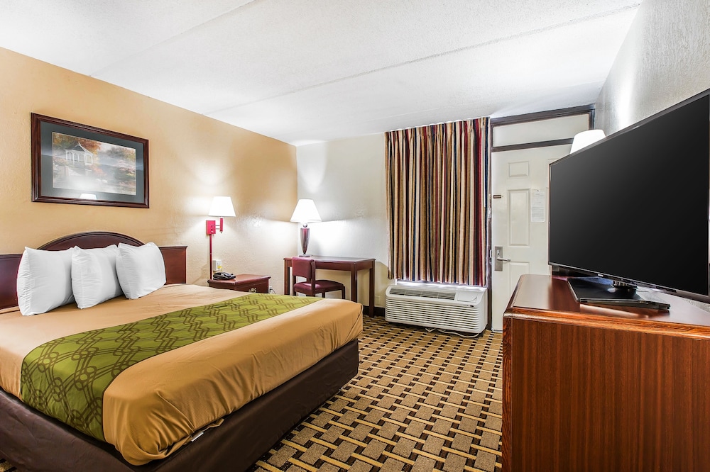 Econo Lodge Savannah Midtown 8/23