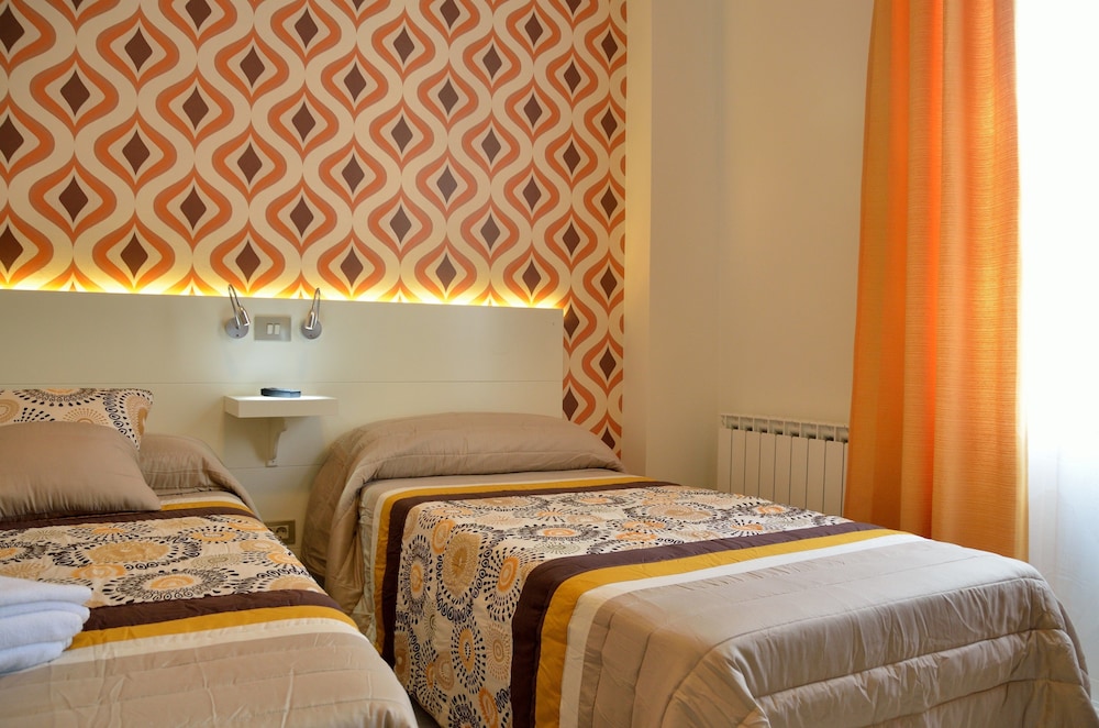 Hostal Far Home Plaza Mayor 10/25