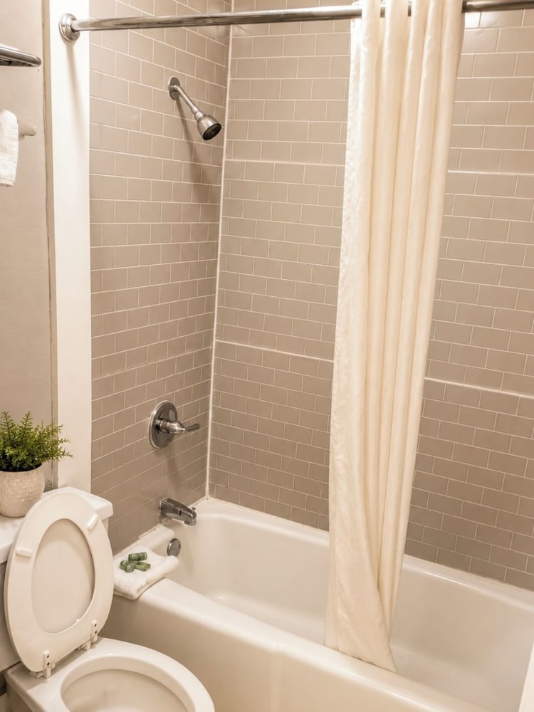Hotel Cartersville, GA 44/50