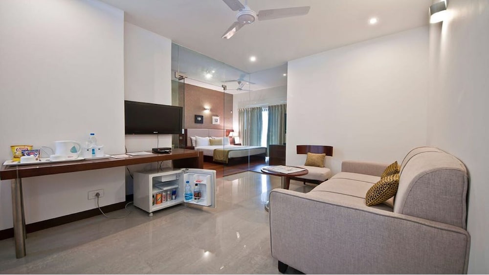 Stately Suites, Golf Course Road 45/58