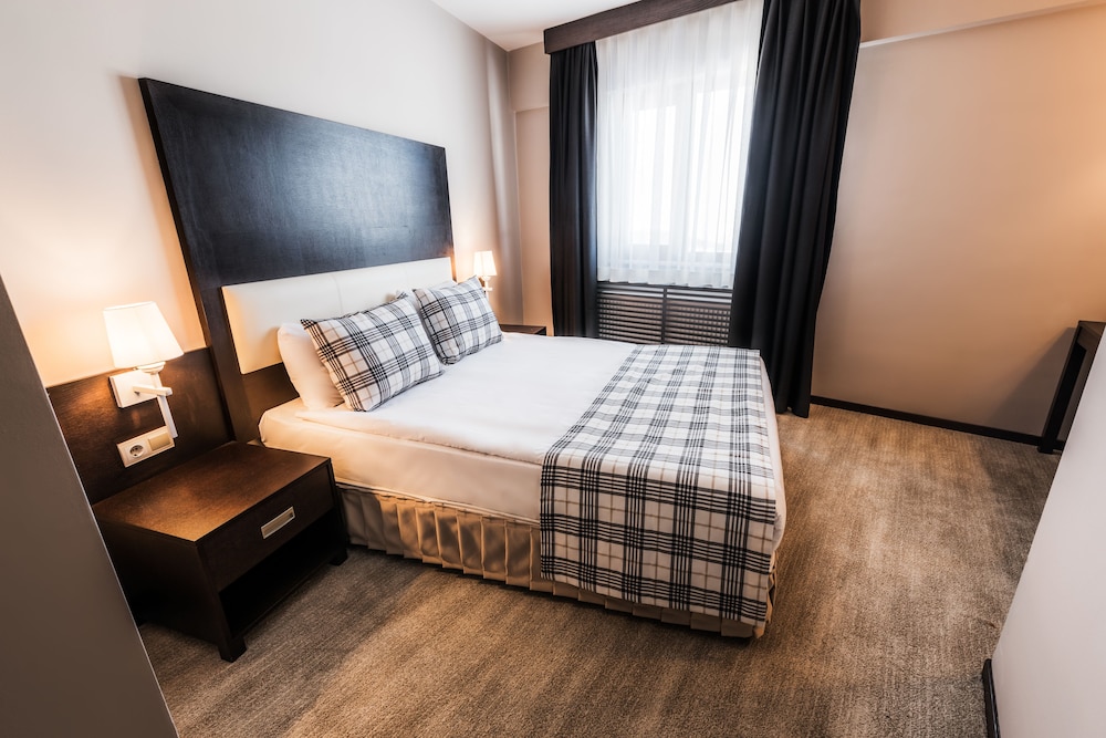 Karinna Convention And Spa 18/55