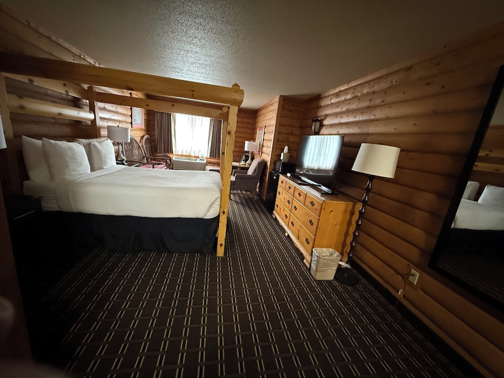 Theme, Standard, Queen Bed, Jetted Tub