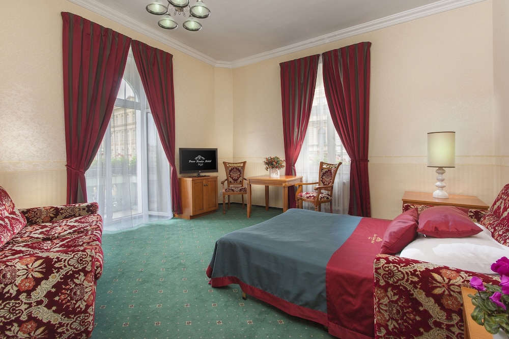 2 BEDROOMS, FAMILY SUITE