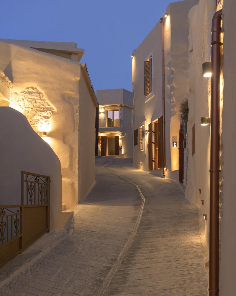 Manili Boutique Suites & Villas 57/60