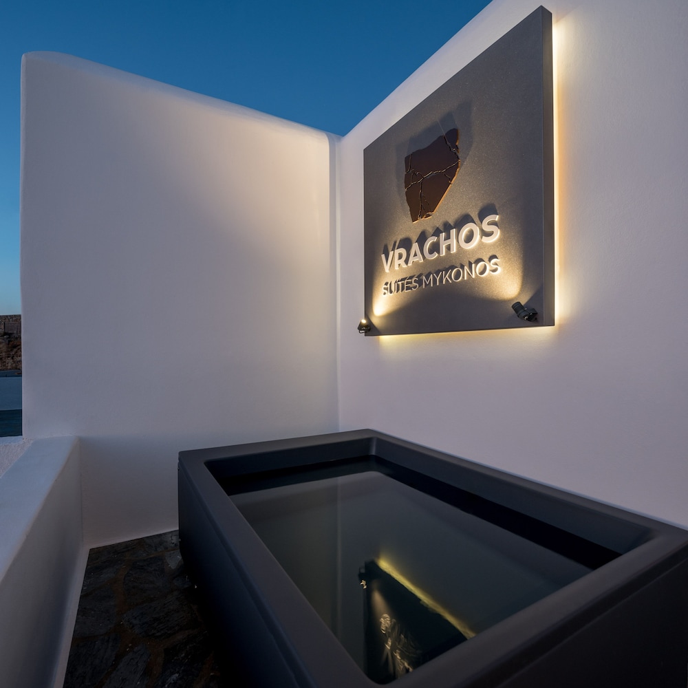 VRACHOS SUITES MYKONOS 48/75