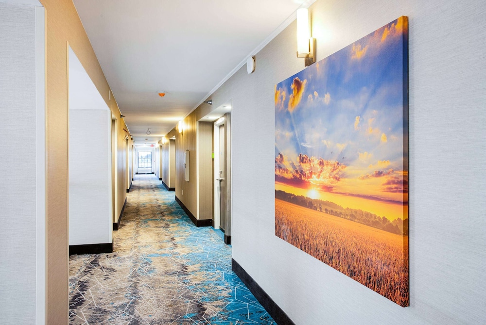 La Quinta Inn and Suites by Wyndham Jonesboro 11/26