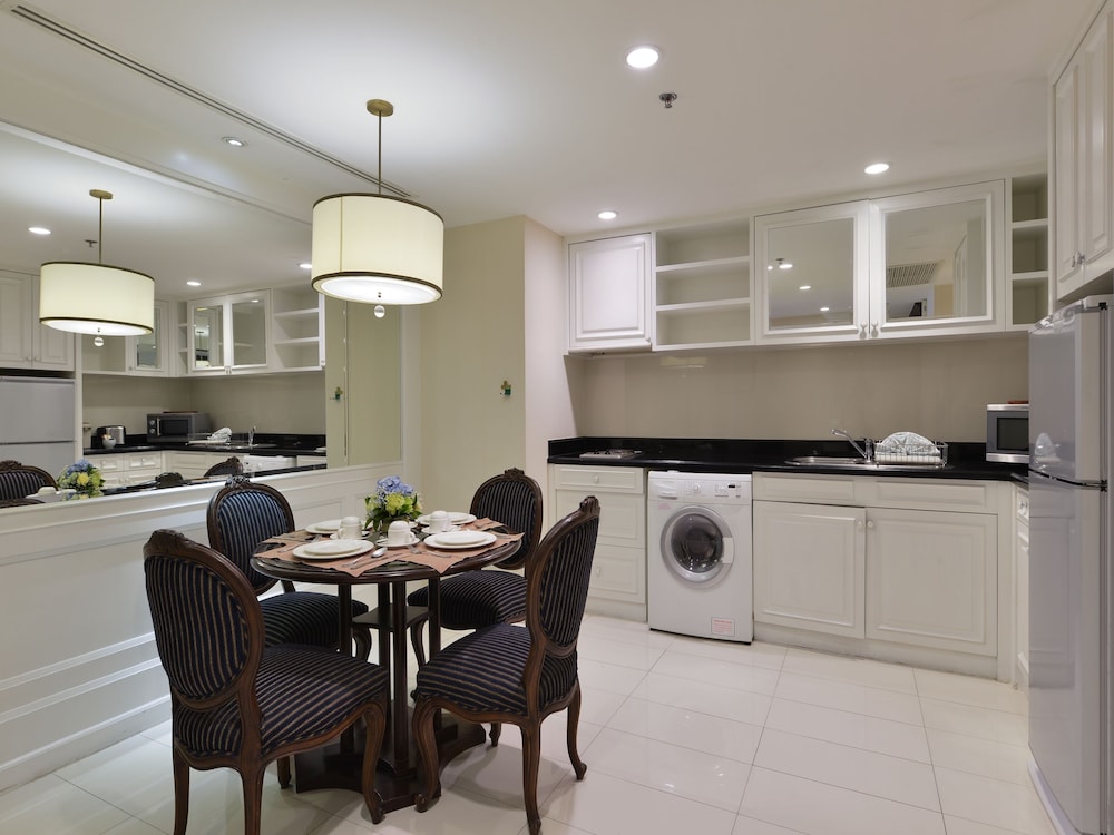 Centre Point Plus Hotel Silom 57/76