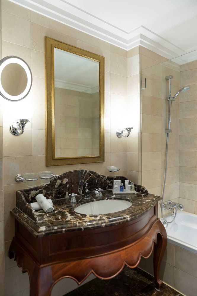Radisson Blu Martinez Beirut 42/72