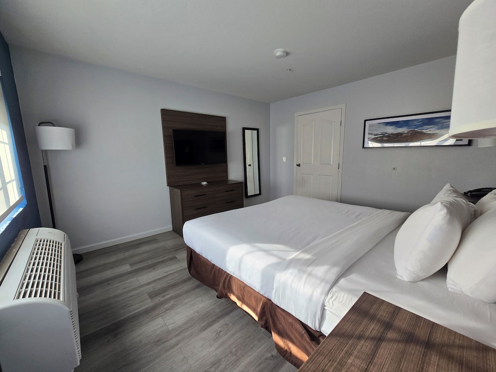 جناح بسرير كينج، Quality Inn & Suites Tulare CA 6/10