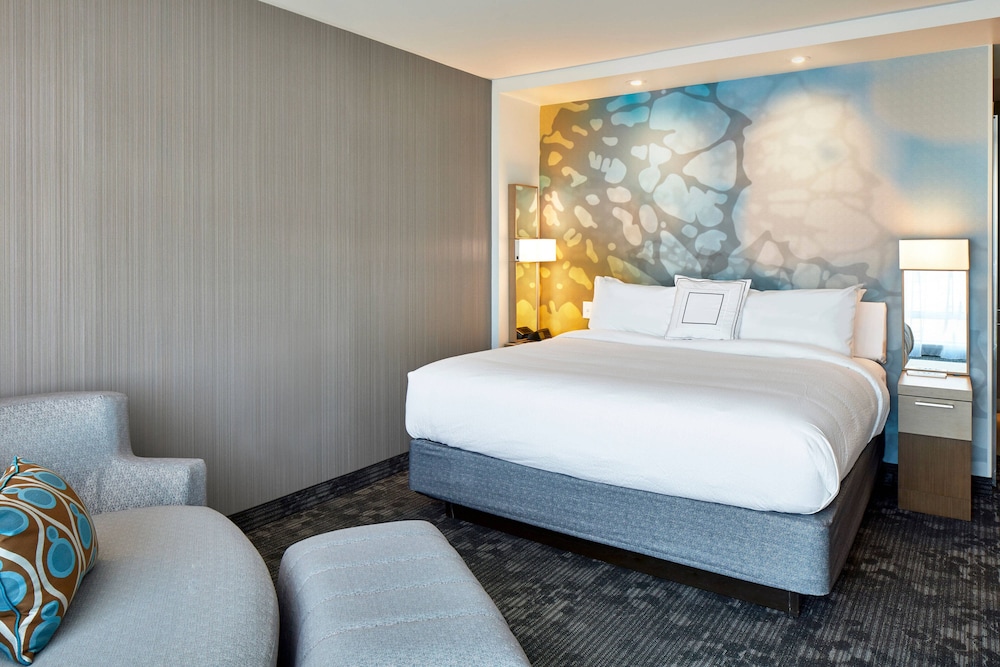 Courtyard by Marriott Baltimore Downtown/McHenry Row 9/55
