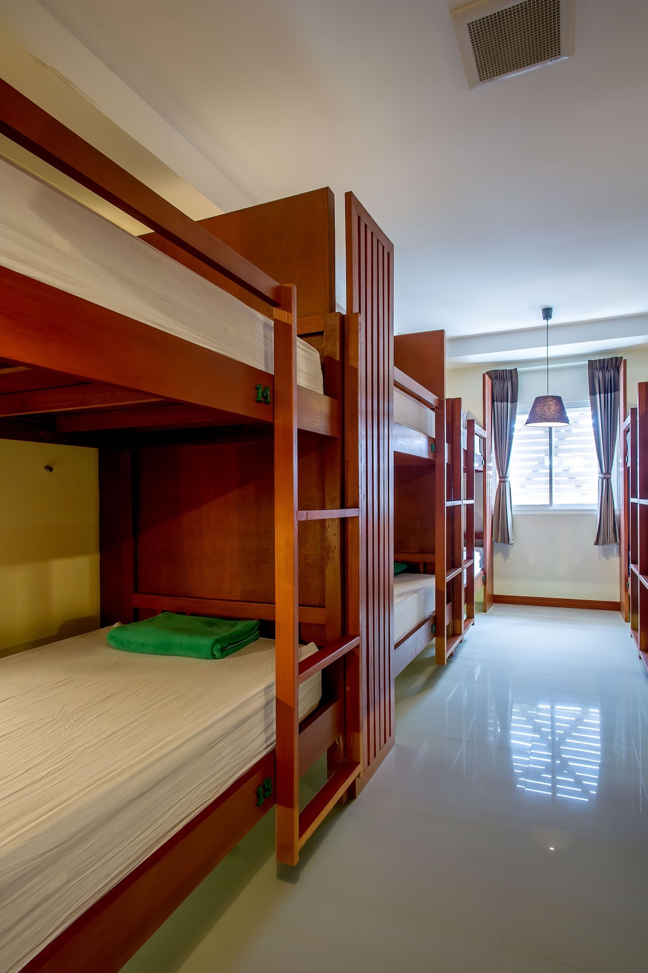 MIXED DORM, 14 BEDS