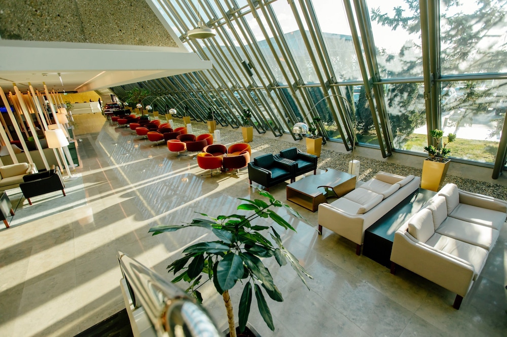 Crowne Plaza Belgrade 37/85