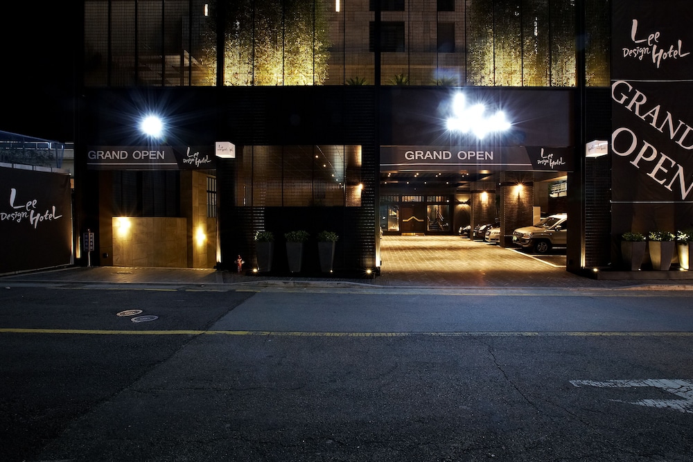 Lee Design Hotel 61/74