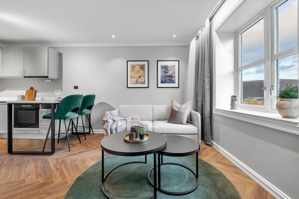 Enter St Elisabeth Suites 43/50