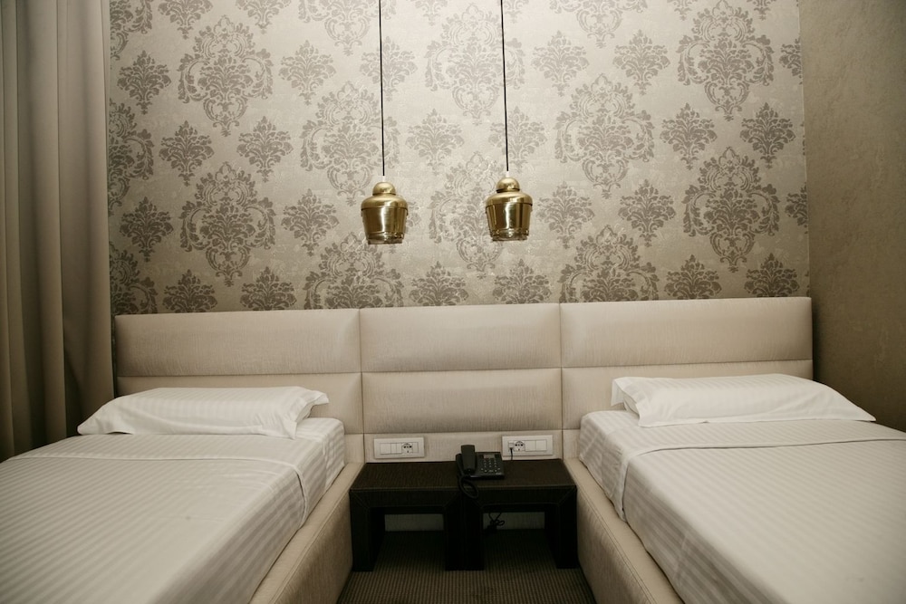 La Boheme Hotel 14/81