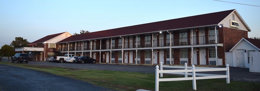 Claremore Motor Inn 3/34