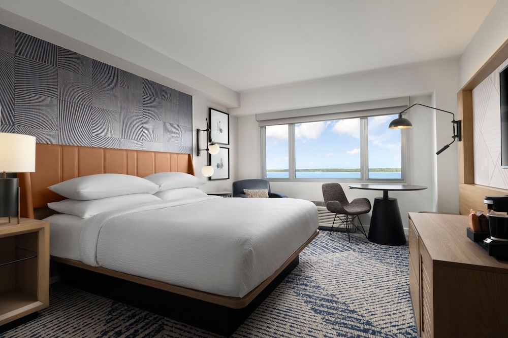 DELUXE, KING BED, BAY VIEW, ACCESSIBLE