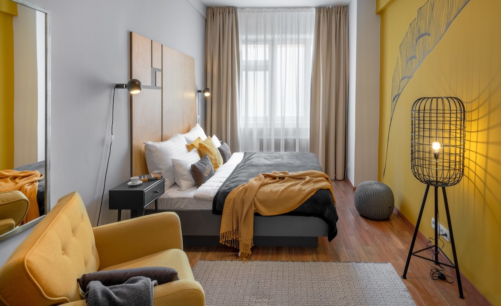 City Leaf Apartments by Adrez Living 9/20