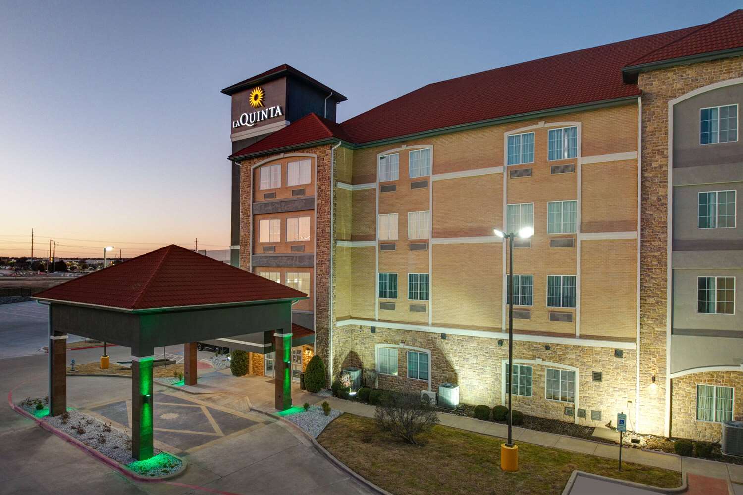 La Quinta Inn & Suites by Wyndham Allen at The Village 30/32