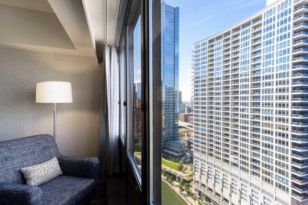 Holiday Inn Chicago Downtown - Wolf Point 47/74