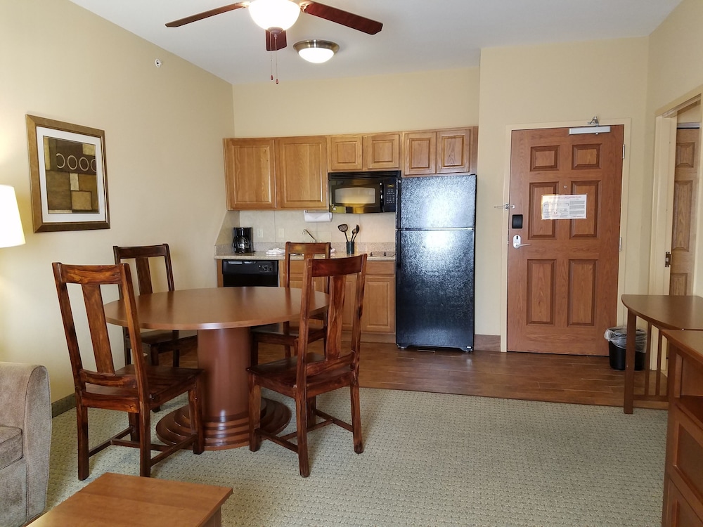 Staybridge Suites Rogers Bentonville 41/49