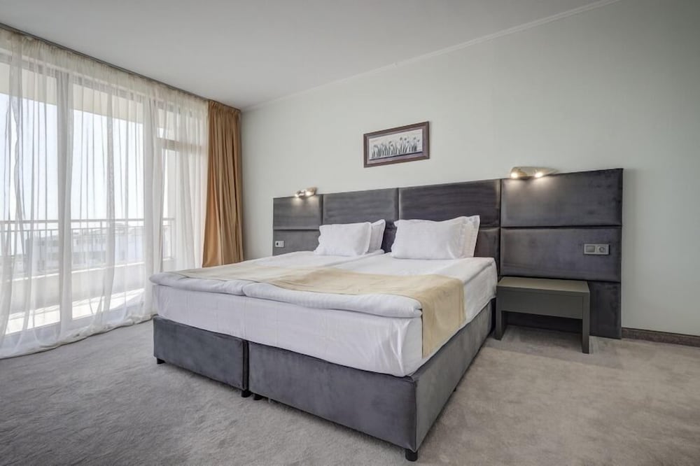 HOTEL CONTINENTAL 12/41