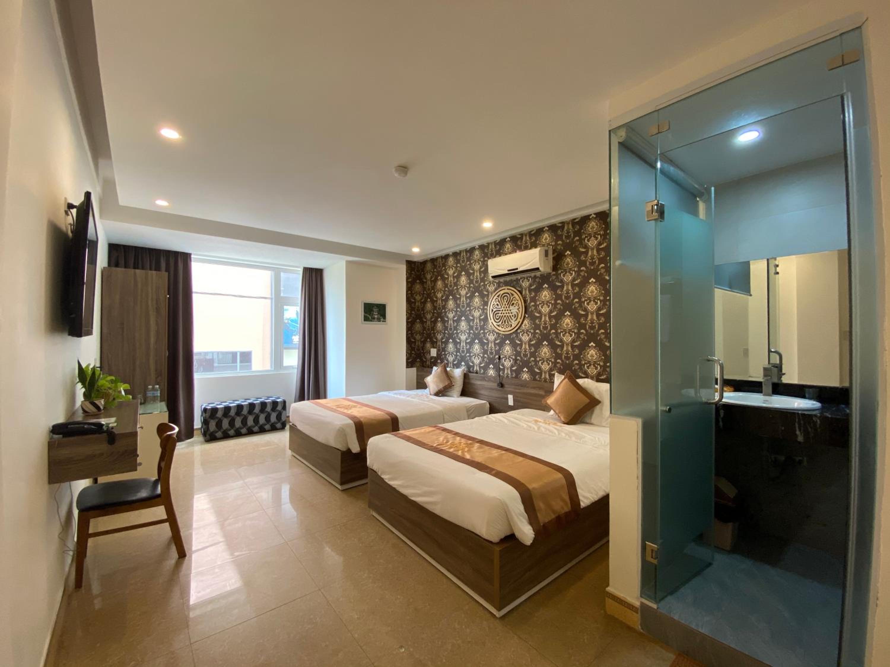 Deluxe, Double or Twin Bed