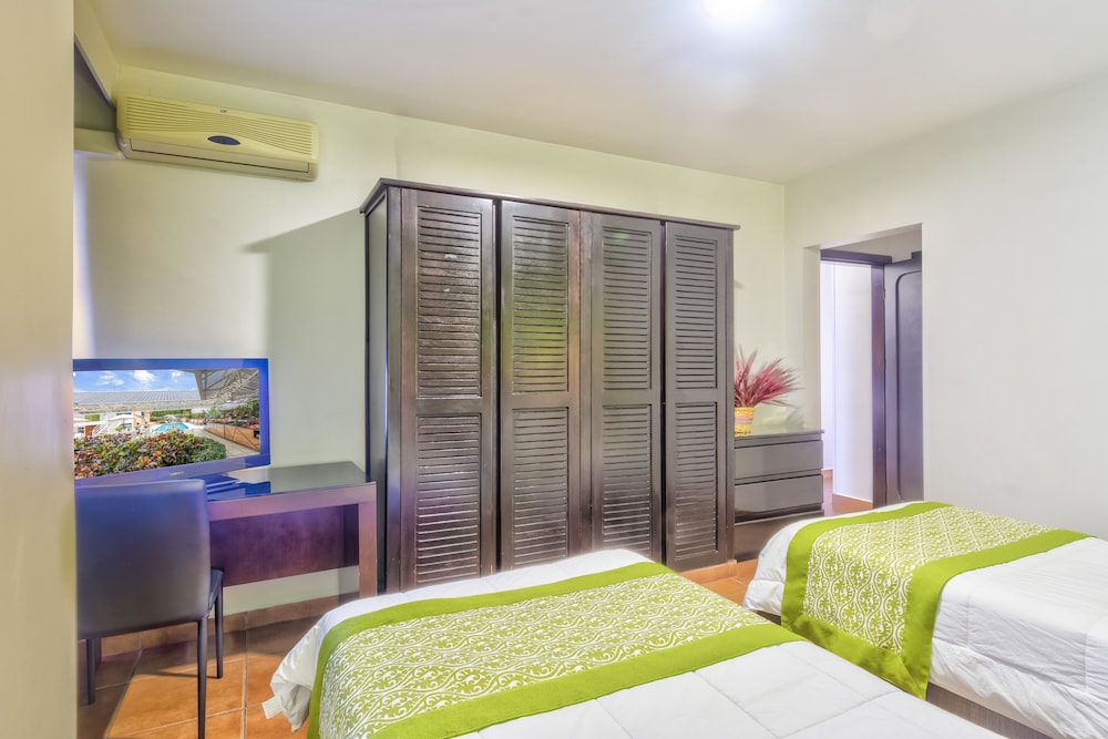 Hotel Suites Cristina 35/69