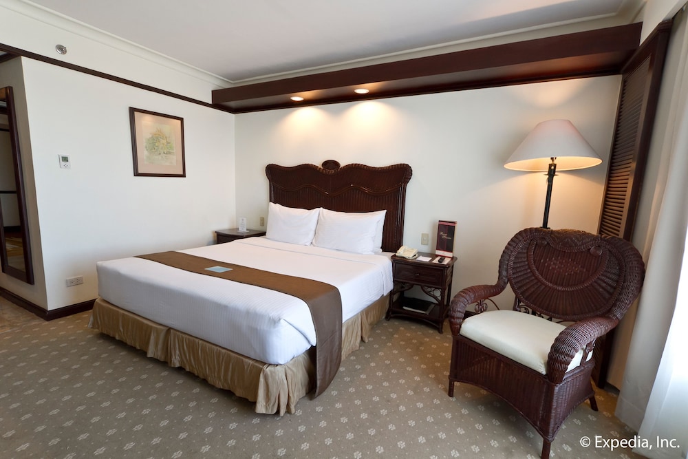 Waterfront Airport Hotel Casino Mactan 10/50
